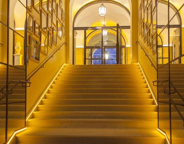 Отель Pestana Plaza Mayor Madrid