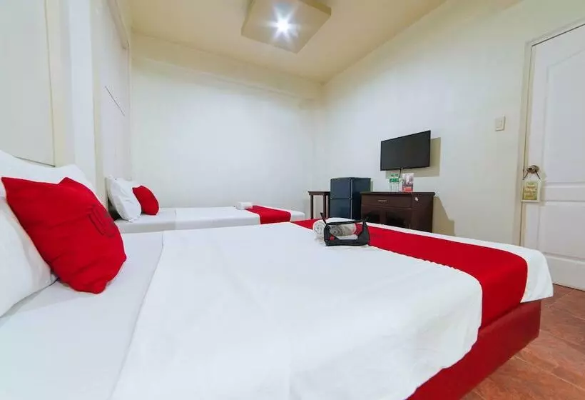 هتل Reddoorz Near Walking Street Angeles City