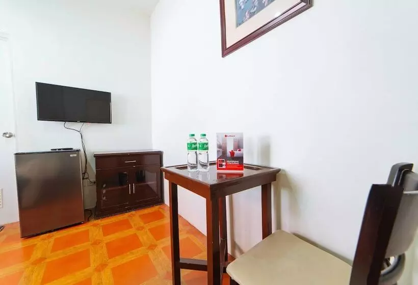هتل Reddoorz Near Walking Street Angeles City