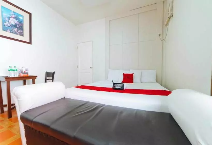 هتل Reddoorz Near Walking Street Angeles City