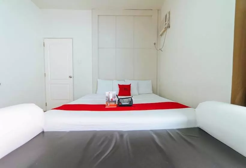 هتل Reddoorz Near Walking Street Angeles City