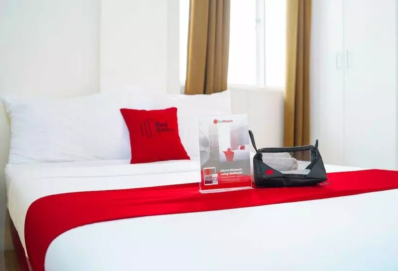 هتل Reddoorz Near Walking Street Angeles City