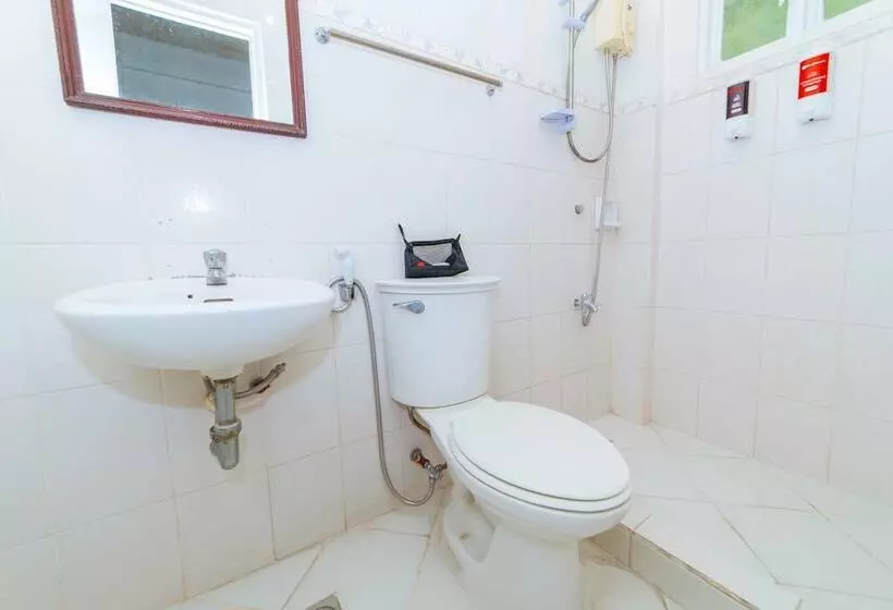 هتل Reddoorz Near Walking Street Angeles City