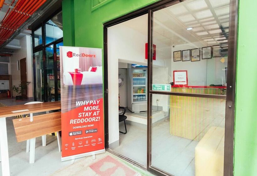 Отель Reddoorz Plus @ It Park Cebu