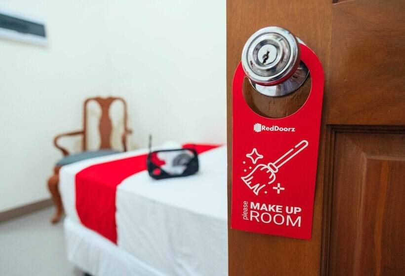 Отель Reddoorz Plus @ It Park Cebu