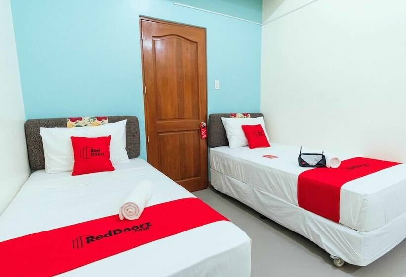 Отель Reddoorz Plus @ It Park Cebu