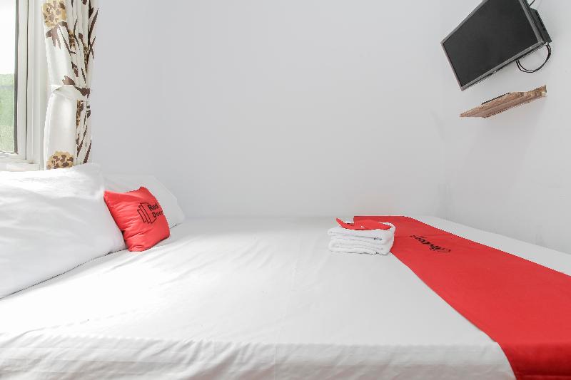 Fotos del hotel Reddoorz Plus Near Budi Luhur University Jakarta:  12