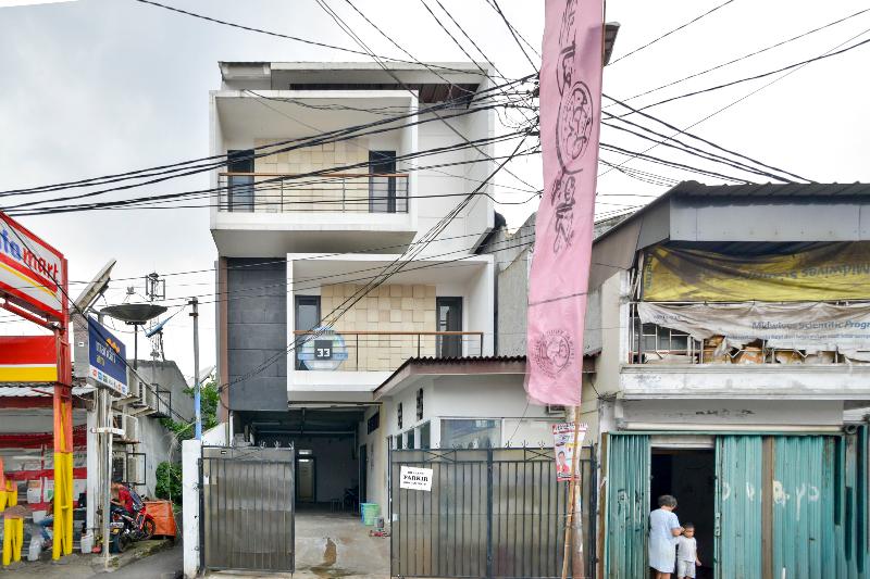 فندق Zen Rooms Basic Near Manggarai