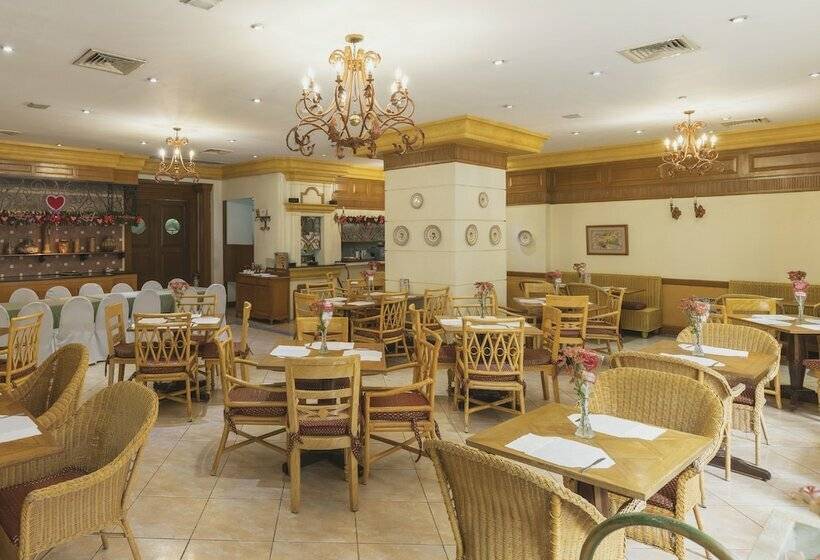 בית מלון כפרי Zen Rooms Tiara Oriental Manila