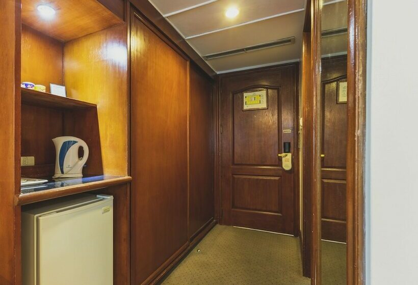 בית מלון כפרי Zen Rooms Tiara Oriental Manila