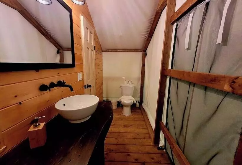 Motelli Dwight Riverside Inn