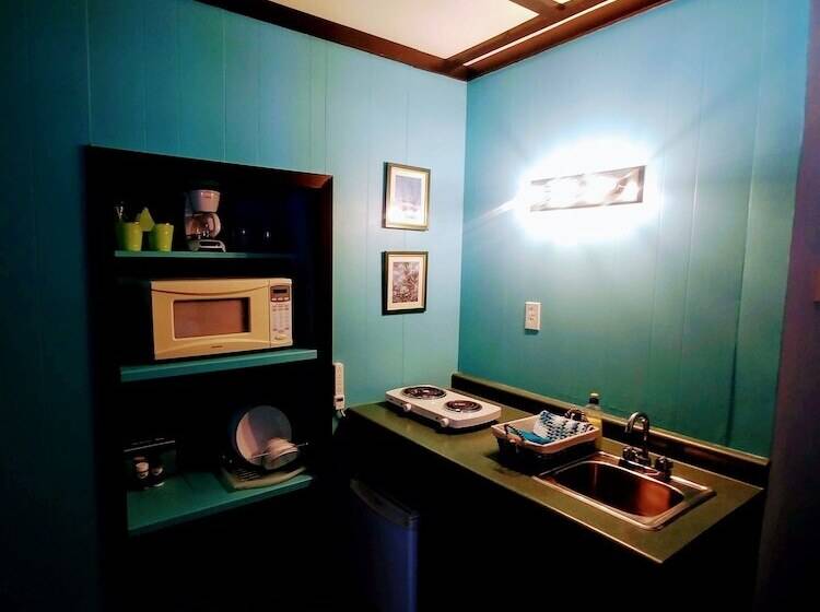 Motel Dwight Riverside Inn