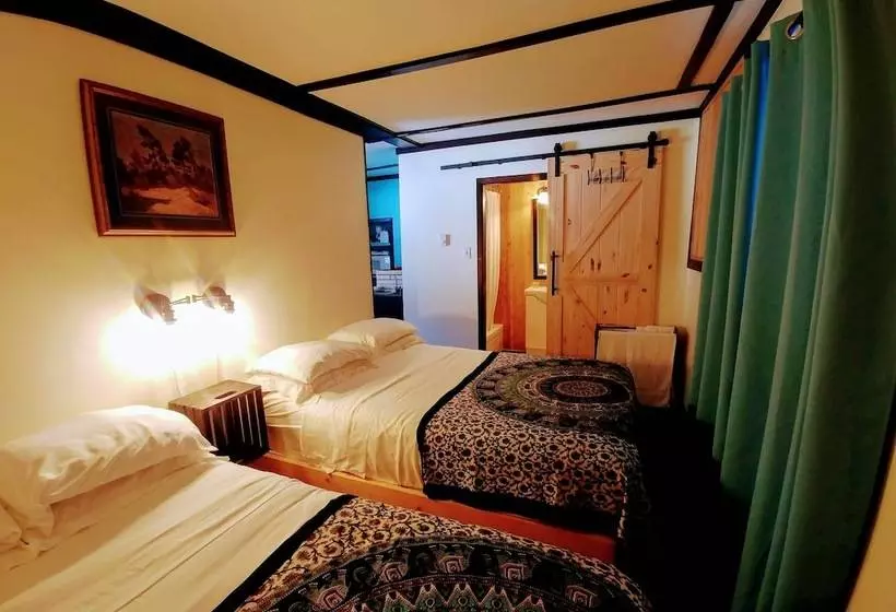 Motelli Dwight Riverside Inn