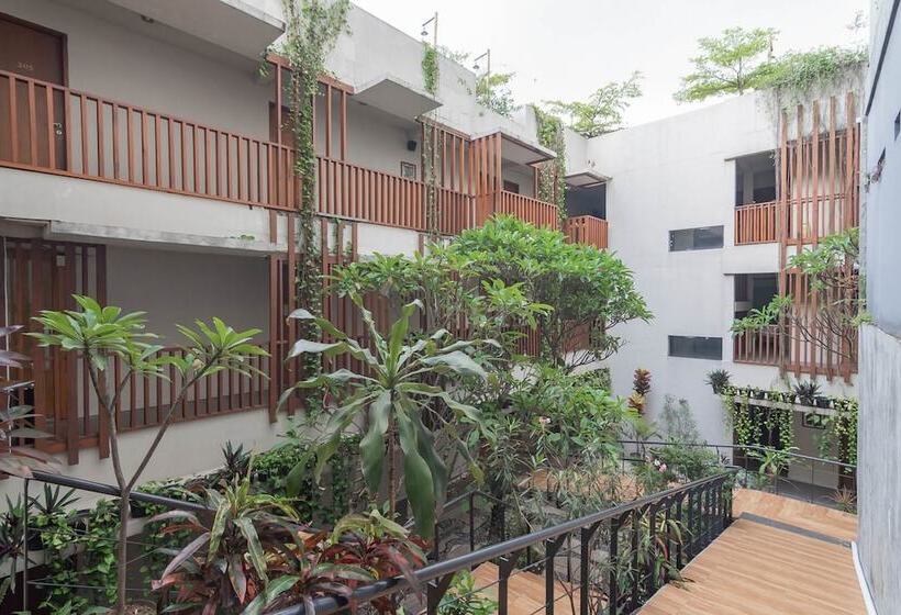 פנסיון Reddoorz Plus Near Asia Afrika 3