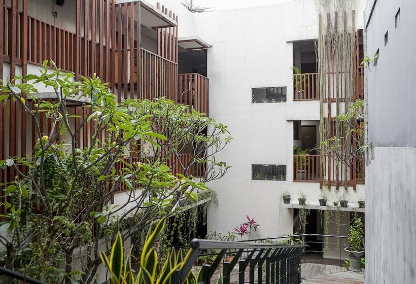 פנסיון Reddoorz Plus Near Asia Afrika 3