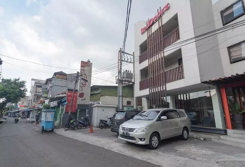 ペンション Reddoorz Plus Near Asia Afrika 3