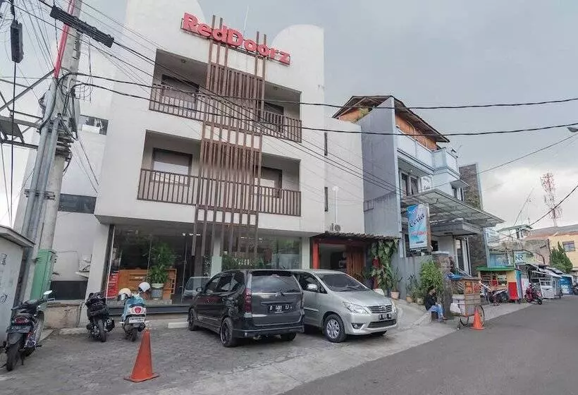 ペンション Reddoorz Plus Near Asia Afrika 3