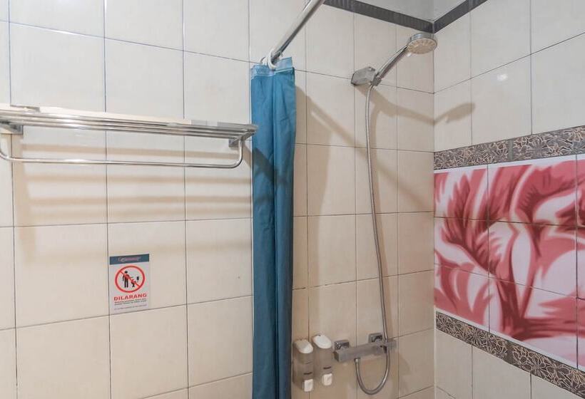 פנסיון Reddoorz Plus Near Asia Afrika 3