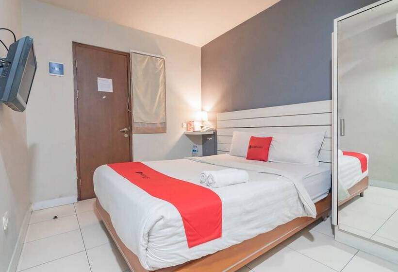 פנסיון Reddoorz Plus Near Asia Afrika 3