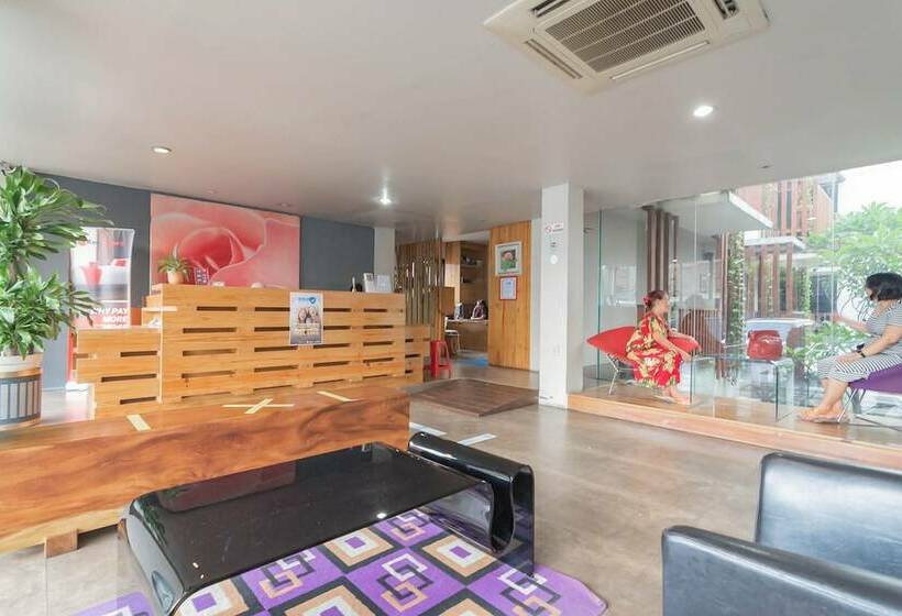 פנסיון Reddoorz Plus Near Asia Afrika 3