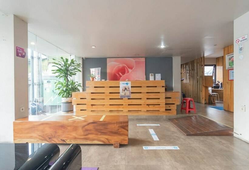 פנסיון Reddoorz Plus Near Asia Afrika 3