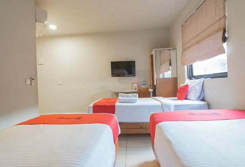 פנסיון Reddoorz Plus Near Asia Afrika 3