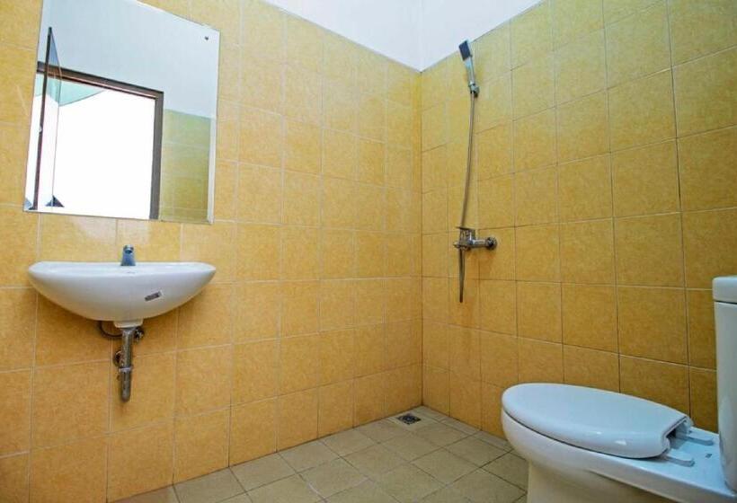 بنسيون Reddoorz Syariah Near Mercu Buana University