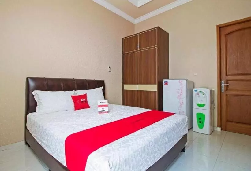 ペンション Reddoorz Syariah Near Mercu Buana University