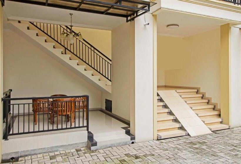 بنسيون Reddoorz Syariah Near Mercu Buana University