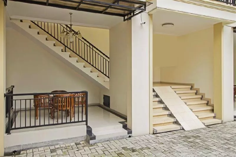 ペンション Reddoorz Syariah Near Mercu Buana University