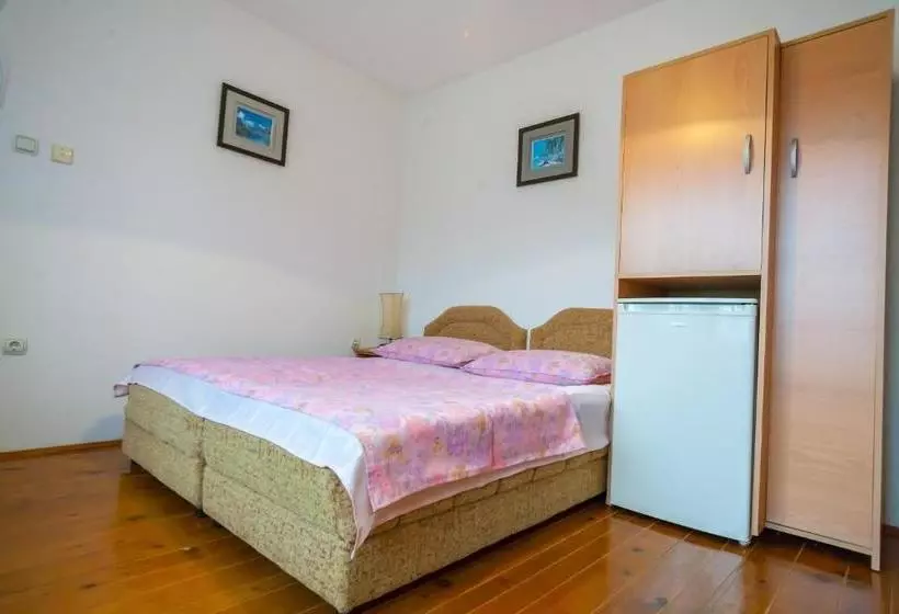 پانسیون Rooms Molabeciri