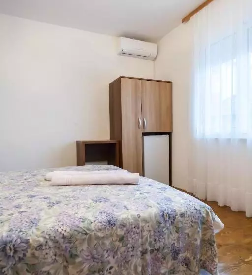 پانسیون Rooms Molabeciri