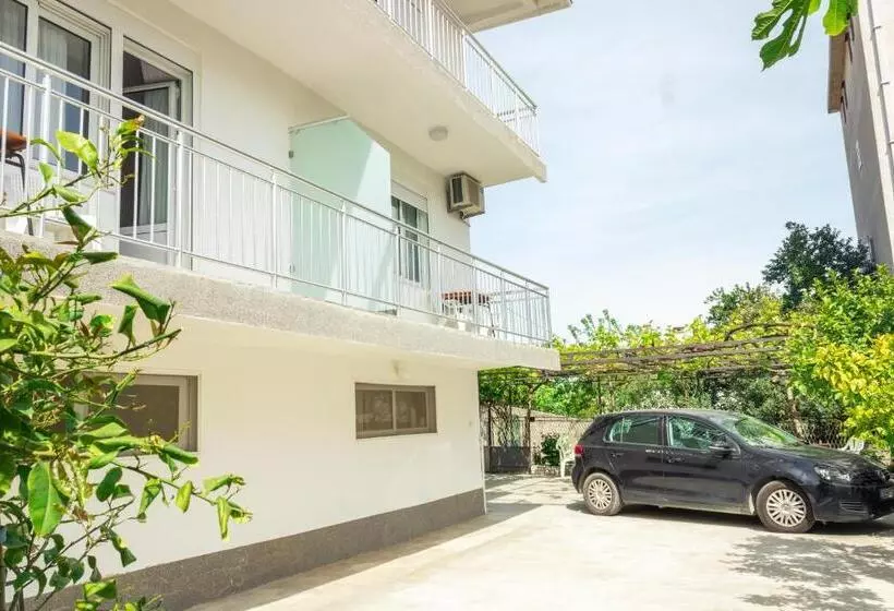 پانسیون Rooms Molabeciri