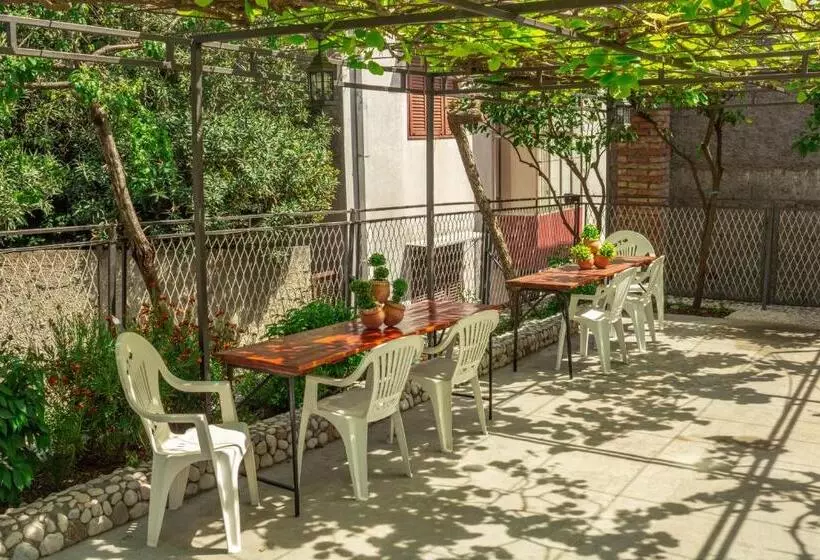 پانسیون Rooms Molabeciri