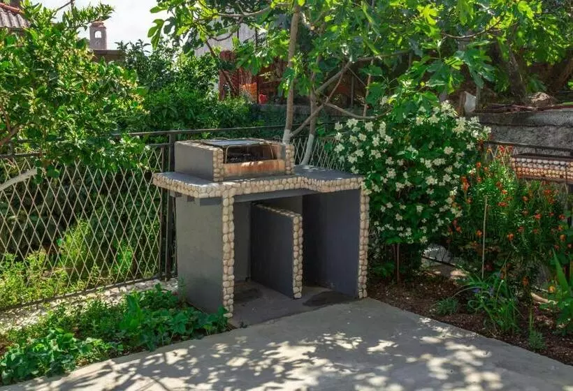 پانسیون Rooms Molabeciri