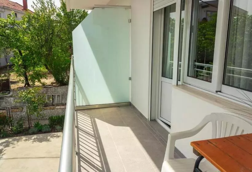 پانسیون Rooms Molabeciri