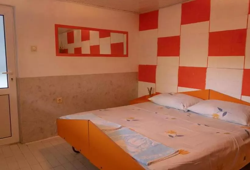 پانسیون Rooms Molabeciri