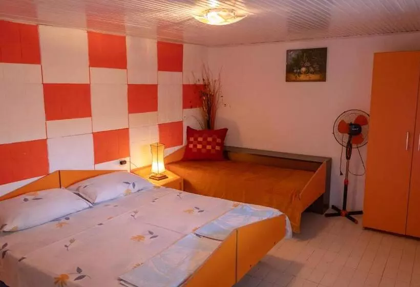 پانسیون Rooms Molabeciri