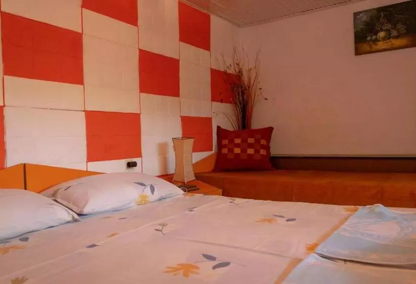 پانسیون Rooms Molabeciri