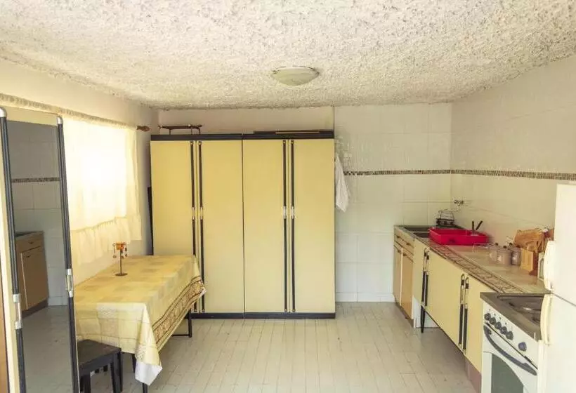 پانسیون Rooms Molabeciri