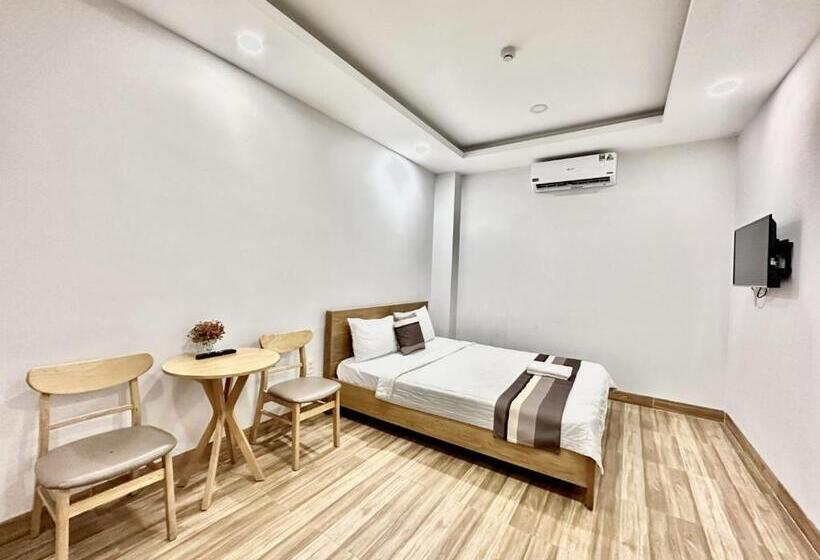 The Jade Hotel Near Tan Son Nhat Airport