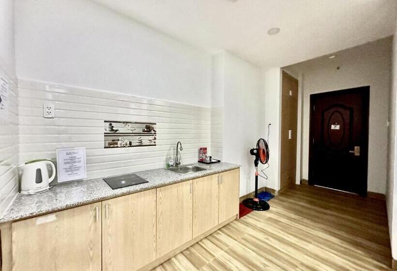 The Jade Hotel Near Tan Son Nhat Airport