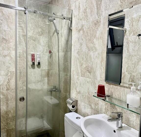 The Jade Hotel Near Tan Son Nhat Airport