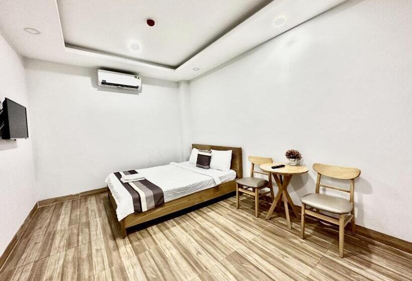 The Jade Hotel Near Tan Son Nhat Airport