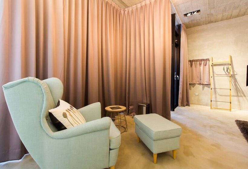 تختخواب و صبحانه Aloe Villa