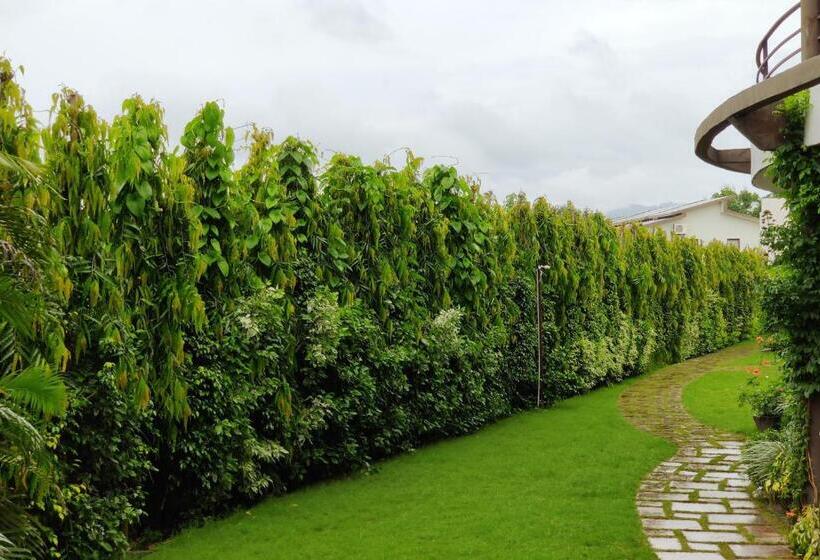 تختخواب و صبحانه Corbett Panorama Resort