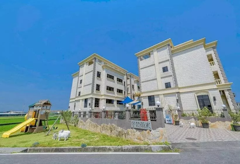 تختخواب و صبحانه Milan Yilan