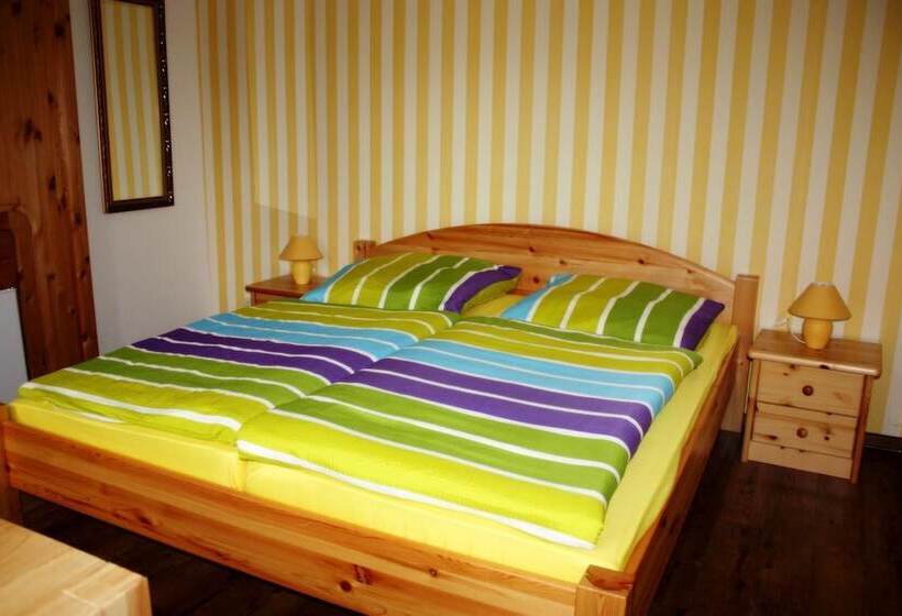 Хостел Altstadtcafé Und Pension