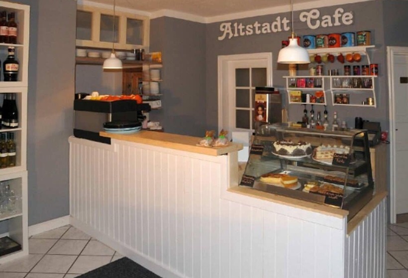 Хостел Altstadtcafé Und Pension