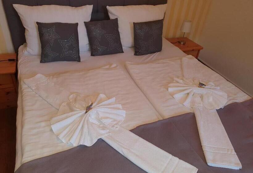 Хостел Altstadtcafé Und Pension